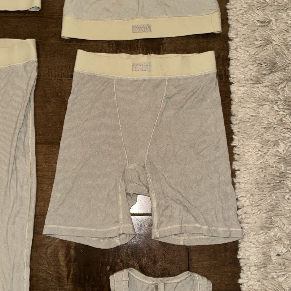 SKIMS Women's Boxer Shorts - Picture 2 of 2